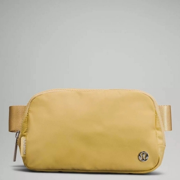 Lululemon Everywhere Belt Bag - Picture 2 of 10